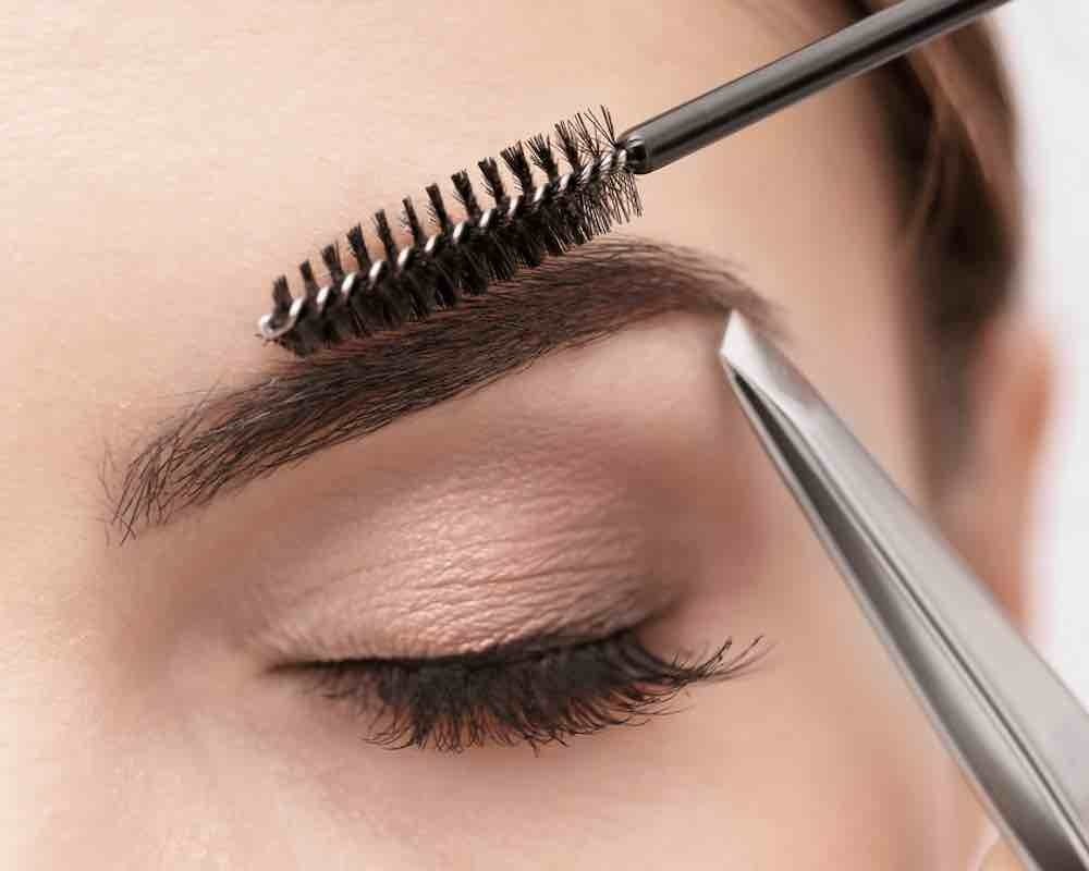 Eyebrow shaping coloring Amsterdam